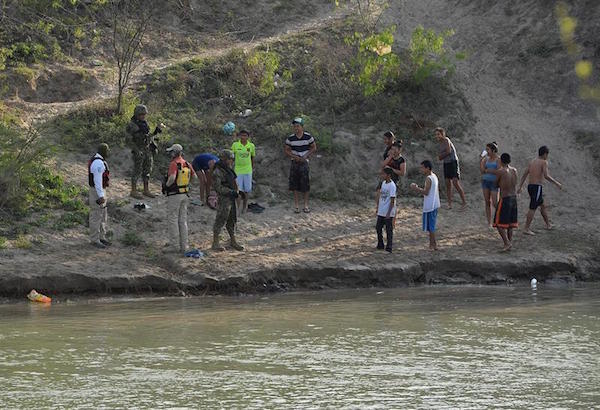Las detenciones de unidades familiares indocumentadas en la frontera con M&eacute;xico se acerc&oacute; en agosto a la cota de las 10.000, rozando el nivel alcanzado en los peores meses de la crisis fronteriza de 2014, seg&uacute;n nuevos datos de la Patrulla Fronteriza. EFE/ARCHIVO