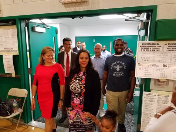 CARMEN DE LA ROSA barrió a Guillermo Linares, y es parte del nuevo engranaje quisqueyano en Albany donde lo acompañará Víctor Pichardo.