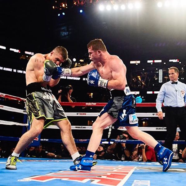 El p&uacute;gil mexicano Sa&uacute;l "Canelo" &Aacute;lvarez se proclam&oacute; nuevo campe&oacute;n del peso mediano junior de la Organizaci&oacute;n Mundial de Boxeo (OMB) al vencer esta noche por k.o. en el noveno asalto al brit&aacute;nico Liam Smith, que expuso su cetro. Foto Facebook Canelo &Aacute;lvarez.