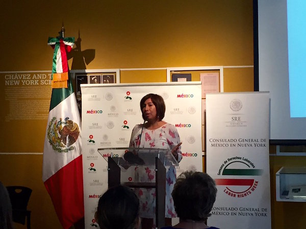 La Comisionada Salas apoyando a los trabajadores durante la semana de Derechos Laborales en el Consulado General de México en Nueva York.