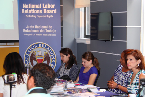 Entre las dependencias gubernamentales que participan de la Semana de Derechos Laborales en el Consulado General de M&eacute;xico en Nueva York a nivel federal participa la Junta Nacional de Relaciones Laborales, cuyos funcionarios se encuentran atendiendo las consultas de quienes asisten a esta feria en pro de los trabajadores inmigrantes.