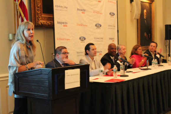 Los panelistas del simposio fueron: Humberto Garcia-Sjogrim, VP Estrategias hispanas de Coca-Cola Company; Cid Wilson Presidente/CEO de la Asociaci&oacute;n Hispana de Responsabilidad Corporativa HACR; Dario A. Cortes, PhD SVP de alianzas estrat&eacute;gicas de Berkeley College; Grace Flores Hughes, Vicepresidente F & H 2, Inc.; y Matias Perel, Fundador/CEO Latin3. El programa fue conducido por Lili Gil Valletta, Presidente/CEO de Allianza XL y moderado por nuestra presidenta de Impacto Gail Smith.