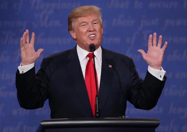 El candidato a la Presidencia de EEUU por el partido Republicano Donald Trump durante el debate con su rival dem&oacute;crata Hillary Clinton.