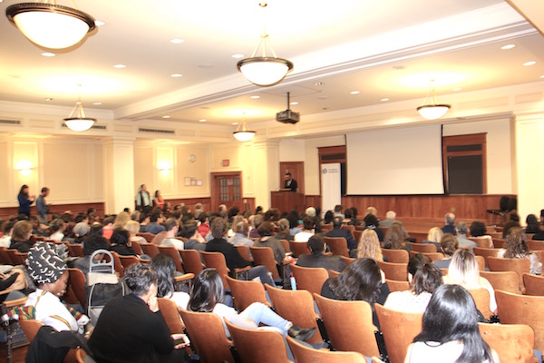 El Barnard Hall de Barnard College, parte de Columbia University se llenó de estudiantes, académicos, medios y personas interesadas en conocer más sobre la problemática del proceso migratorio entre México y Estados Unidos, para descubrir el lado profundamente humano del mismo.