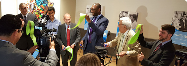 Durante la apertura del Centro del SBS en Washington Heights, localizado en el 516 West de la calle 181, el Comisionado Gregg Bishop junto a l&iacute;deres locales de uno de los barrios latinos m&aacute;s vibrantes de la ciudad.