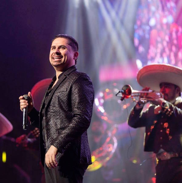 Un juez de la corte de distrito de Laurens, Carolina del Sur (EE.UU.), retiró hoy los cargos de secuestro y asalto en tercer grado que le imputaban al cantante mexicano Larry Hernández, tras llegar a un acuerdo y ofrecer a pagar una indemnización a la víctima. Foto Facebook Larry Hernández.