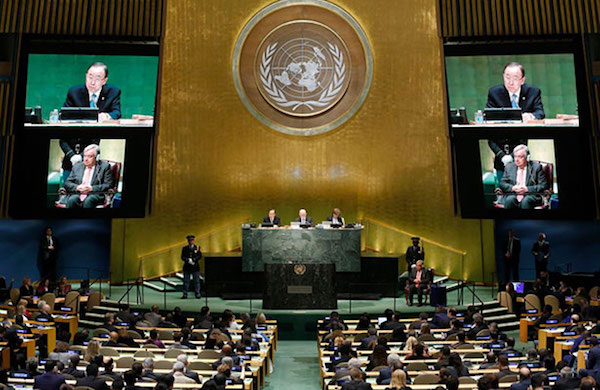 Por primera vez, Estados Unidos se abstuvo hoy en la ONU en un voto de condena al embargo sobre Cuba, en lo que supone una nuevo se&ntilde;al del acercamiento entre los dos pa&iacute;ses y de la voluntad de Washington de dejar atr&aacute;s esta pol&iacute;tica. EFE/ARCHIVO