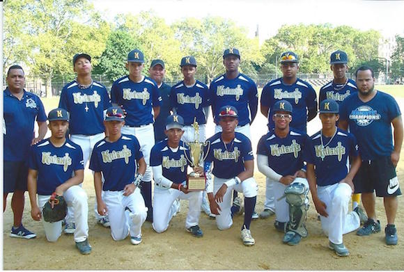 CAMPEONES.- Integrantes de la novena Knights, que conquistaron el t&iacute;tulo tras vencer en la final a Vega Alta en la Liga Paulino. (Foto Mart&iacute;n Zapata)