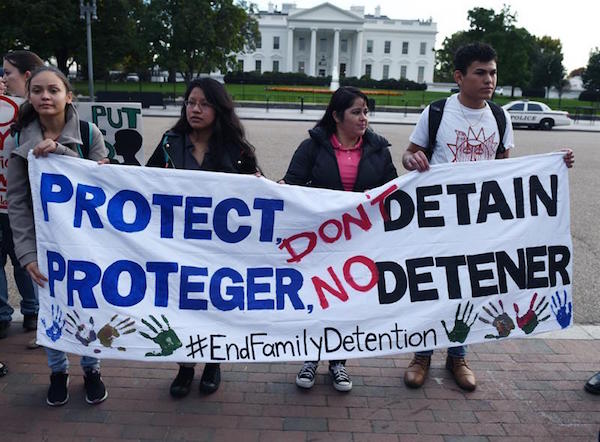 El Tribunal Supremo evalu&oacute; hoy si los inmigrantes indocumentados pueden ser recluidos indefinidamente en centros de detenci&oacute;n o si, por el contrario, tienen derecho a una audiencia que pueda ponerles en libertad provisional. EFE/ARCHIVO