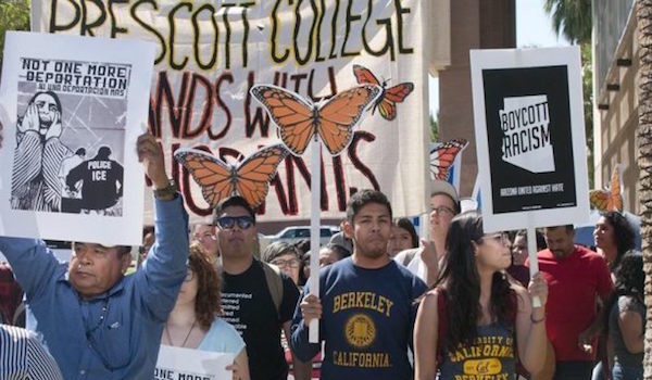 Unos 820.000 indocumentados en el país tienen antecedentes criminales y pueden ser sujetos a la deportación anunciada por el presidente electo, Donald Trump, según informó hoy el Migration Policy Institute (MPI). EFE/ARCHIVO