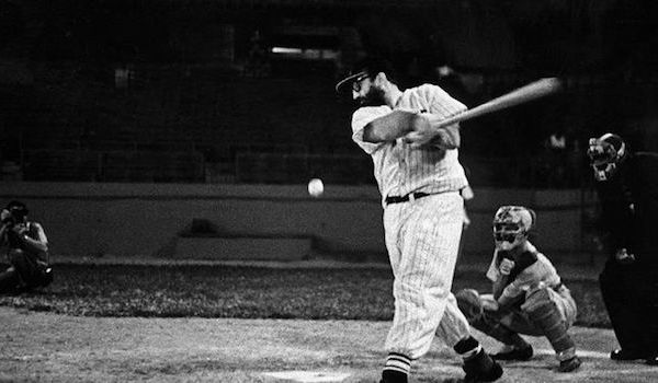 Imagen de archivo del fallecido expresidente cubano Fidel Castro e una practica de be&iacute;sbol. EFE