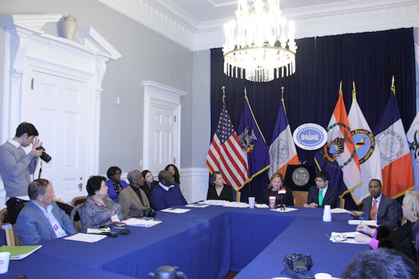La Presidenta del Concejo de la Ciudad de Nueva York, Hon. Melissa Mark-Viverito desde hace días planificó una reunión con los medios de comunidades inmigrantes de la ciudad que transmiten el mensaje en diferentes idiomas y presentó abundante material informativo en más de ocho idiomas.