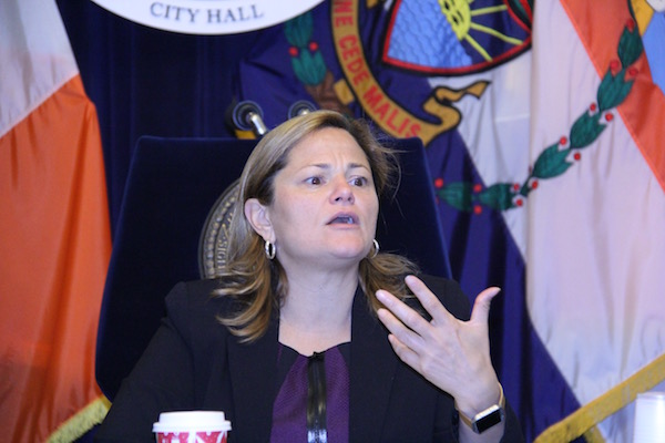 La Presidenta del Concejo de la Ciudad, Melissa Mark-Viverito en su reunión con los medios dijo: “No vamos a tolerar ataques contra nuestras comunidades y los diferentes grupos que las integran. La ciudad está tomando pasos concretos y estamos muy activos, no queremos que nuestros empleados sean facilitadores de información que perjudique a los inmigrantes.”