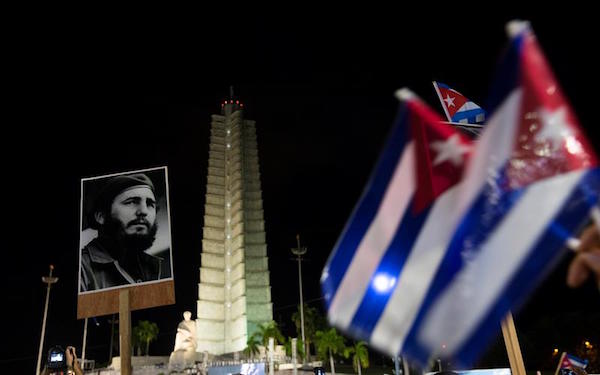 Miles de personas asisten hoy, martes 29 de noviembre de 2016, al acto celebrado para despedir al fallecido l&iacute;der cubano Fidel Castro, en la Plaza de la Revoluci&oacute;n de La Habana (Cuba).