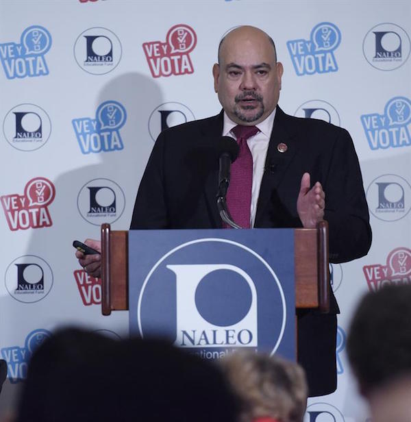 "La fuerte presencia de los latinos durante la votación temprana muestra la seriedad con la que nuestra comunidad está tomando esta elección", declaró Arturo Vargas, director ejecutivo del Fondo Educativo de NALEO.