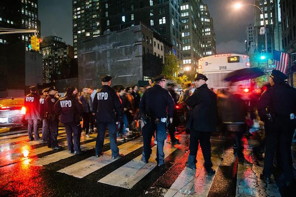 Ciudadanos protestan contra el resultado electoral que anunci&oacute; a Donald Trump, el candidato republicano, como presidente de Estados Unidos.