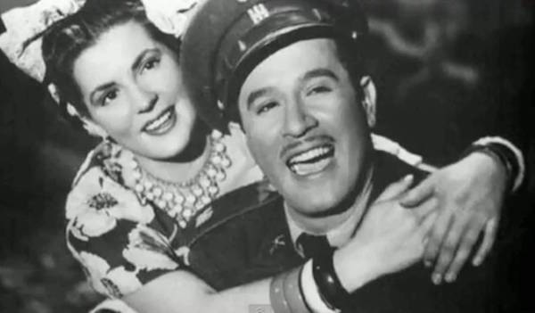Blanca Estela Pavón y Pedro Infante en la película “Los tres huastecos” (1948).