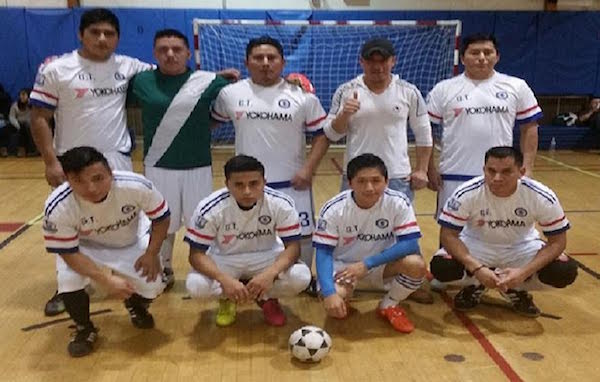 Los chapines del sexteto Real Madrid debutando en el campeonato de la R&B Sport League que juega los s&aacute;bados en el gym de la escuela en Flushing, Queens. (Cortes&iacute;a RBSL)