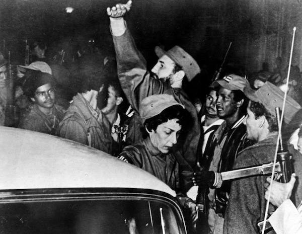 Fidel Castro y C&Egrave;lia S&middot;nchez, su secretaria y gran compa&Ograve;era durante algunos a&Ograve;os, durante su recorrido triunfal hacia la capital cubana. 