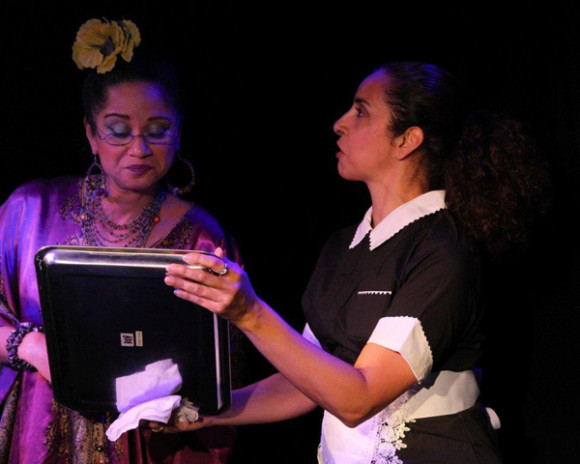 Kathy Tejada e Yvette Quintero en "Traducción libre", Teatro TEBA.