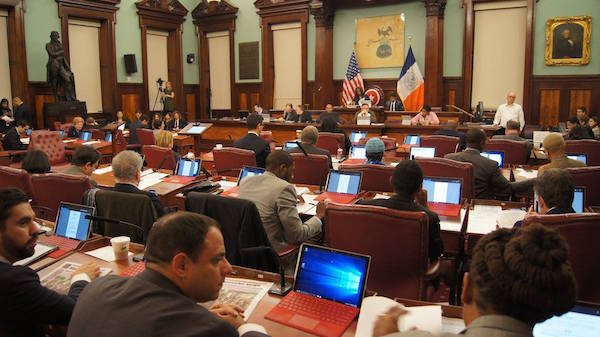 Con veintidós votos de apoyo el Consejo de la Ciudad de Nueva York adoptó el martes 6 de diciembre la Resolución No. 1321, auspiciada por Melissa Mark-Viverito, Presidente del Concejo y los Concejales Carlos Menchaca y Brad Lander.