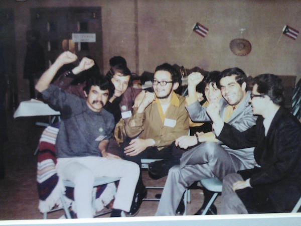 Al momento de su detenci&oacute;n, en mayo de 1981 Oscar L&oacute;pez declar&oacute; ser combatiente en una guerra anti-colonial contra Estados Unidos para liberar a Puerto Rico de la dominaci&oacute;n estadounidense. En la gr&aacute;fica, primero a la Izq. junto a sus co-idearios durante su juventud. Foto tomada de Facebook Free &oacute;scar L&oacute;pez Rivera Now.