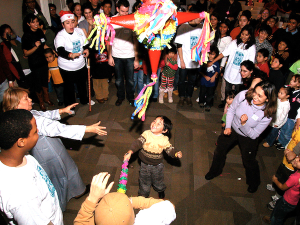Las Posadas organizadas anualmente por Mano a Mano, cultura mexicana sin fronteras, este año se realizan en Brooklyn y recrean las canciones típicas para fomentar el mantenimiento de las raíces culturales entre los niños nacidos en Estados Unidos