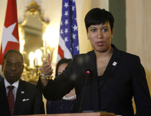 En el marco de la Cumbre del Grupo de Liderazgo Clim&aacute;tico C40, la alcaldesa de Washington D.C., Muriel Bowser, lider&oacute; una rueda de prensa donde seis alcaldes estadounidenses reafirmaron su compromiso con la lucha del cambio clim&aacute;tico y la protecci&oacute;n de los residentes de sus urbes, especialmente de los migrantes. EFE/ARCHIVO