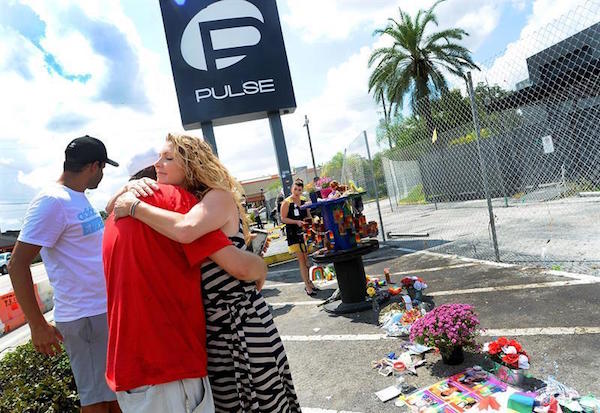 Supervivientes y familiares y amigos de las v&iacute;ctimas de la matanza perpetrada el pasado 12 de junio en la discoteca gay Pulse, en Orlando (Florida) conmemoraron hoy con una vigilia los seis meses transcurridos desde el tr&aacute;gico episodio de violencia en el que murieron 49 personas. EFE/ARCHIVO