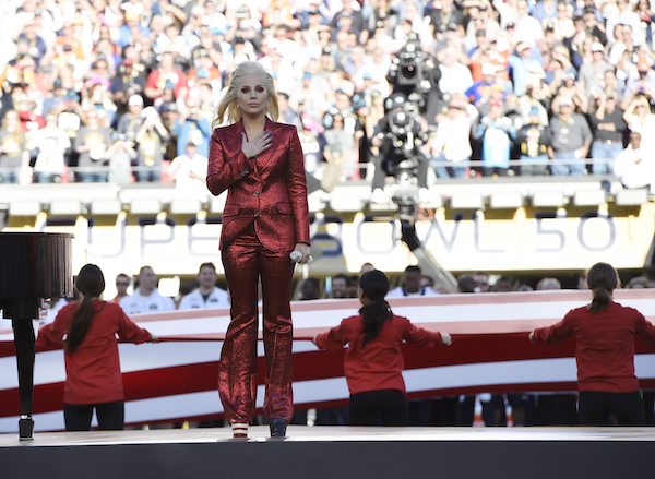 El siempre esperado espectáculo musical del Medio Tiempo tendrá como gran invitada de honor a la cantante estadounidense Lady Gaga, como ya hiciera en el Super Bowl del año pasado, en Santa Clara, California.