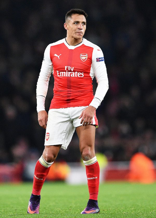  El chileno Alexis S&middot;nchez lidera a un irregular Arsenal.