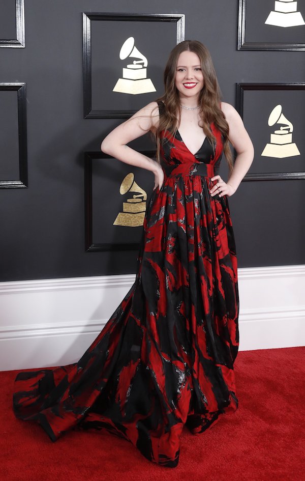 Joy, la componente del d˙o mexicano "Jesse and Joy" a su llegada a los 59 premios Grammy, en el Staples Center de Los &iexcl;ngeles. 