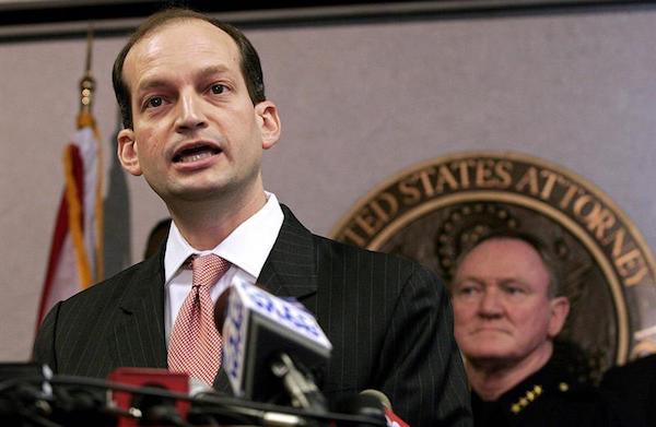 Fotografía de archivo del 23 de junio de 2006 del abogado hispano y ex fiscal general de Miami, Alexander Acosta.