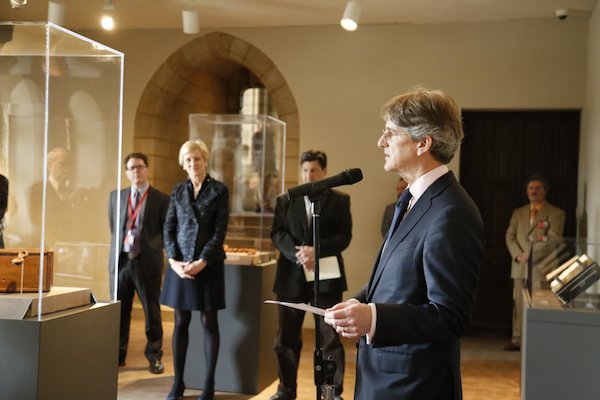 El director ejecutivo del Museo Metropolitano de Nueva York (MET), Thomas Campbell, present&oacute; hoy su dimisi&oacute;n despu&eacute;s de enfrentarse durante meses a duras cr&iacute;ticas de consejeros y trabajadores del centro sobre su capacidad de direcci&oacute;n y la situaci&oacute;n econ&oacute;mica. Foto Twitter MET.