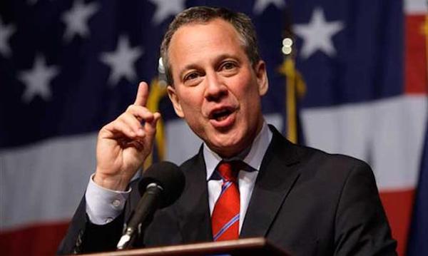 El Fiscal del Estado de Nueva York Eric Schneiderman ante los nuevos anuncios dijo: &ldquo;Nadie, ni siquiera el presidente, est&aacute; por encima de la ley. Las ordenes de inmigraci&oacute;n de Trump son inconstitucionales y van contra nuestros valores fundamentales como americanos. 