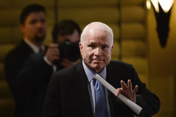 El senador estadounidense John McCain interviene durante la 53 Conferencia de Seguridad de Múnich.