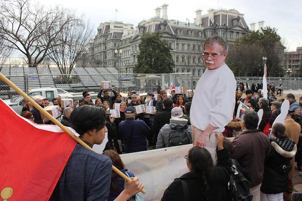 El independentista puertorriqueño Óscar López, quien en enero recibió el perdón del expresidente Barack Obama, llegará hoy a Puerto Rico, donde cumplirá el resto de su condena hasta la fecha del indulto, el 17 de mayo, en arresto domiciliario en una residencia especial. EFE/Archivo
