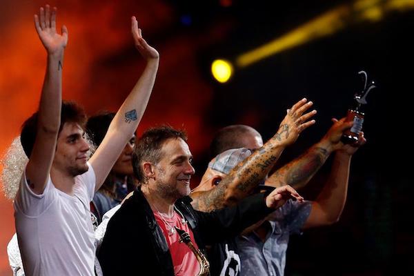 Los integrantes de la banda Argentina Los Fabulosos Cadillacs se despiden luego de presentarse en la noche inaugural de la 58 versión del Festival internacional de la Canción de Viña del Mar hoy, lunes 20 de febrero de 2017, en Viña del Mar, localidad distante 120 km. al noroeste de Santiago de Chile) (Chile).