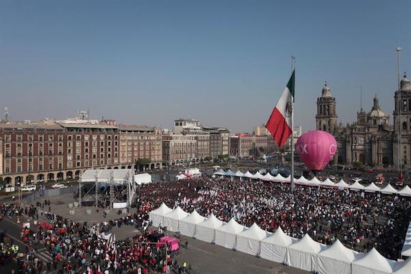 Un grupo de organizaciones civiles convocaron para este domingo en varias ciudades de M&eacute;xico marchas ciudadanas en defensa de la unidad nacional, la soberan&iacute;a y contra el presidente de Estados Unidos, Donald Trump. EFE/ARCHIVO