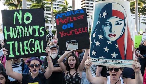 Diversas organizaciones a nivel nacional preparan para ma&ntilde;ana mi&eacute;rcoles una intensa movilizaci&oacute;n a trav&eacute;s de todo el pa&iacute;s para pedir a congresistas y senadores su apoyo para contrarrestar las nuevas directrices migratorias anunciadas hoy por el Gobierno de Trump. EFE/ARCHIVO