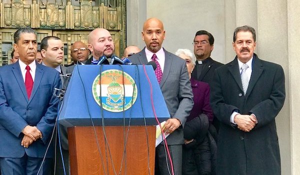 Seg&uacute;n el concejal Rafael Salamanca, que representa el Distrito 17 del sur del Bronx, el alcalde est&aacute; dispuesto a dar la pelea para proteger a la comunidad inmigrante.