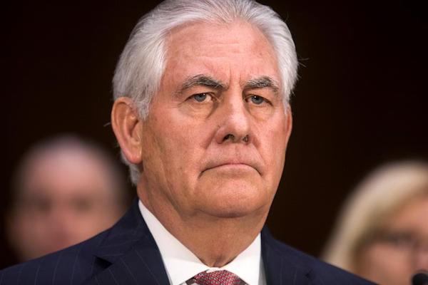  Fotograf&iacute;a de archivo del 11 de enero de 2017, del ex CEO de Exxon Mobile y candidato del presidente estadounidense Donald Trump para ocupar el cargo de Secretario de Estado, Rex Tillerson, durante su testificaci&oacute;n en la audiencia de nominaci&oacute;n ante el Comit&eacute; de Relaciones Exteriores del Senado en Washington, DC.