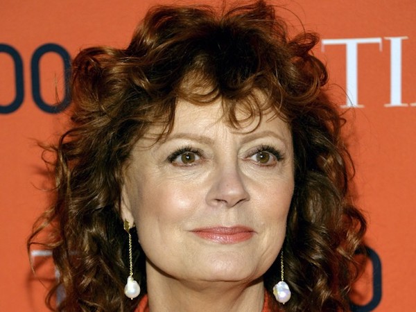Estrellas de Hollywood como Susan Sarandon se unieron en un vídeo cómico para burlarse de los "hechos alternativos" del presidente estadounidense, Donald Trump, quien, según afirmaron con ironía estos artistas, lo único que hace es seguir "una constitución alternativa" del país. EFE/ARCHIVO