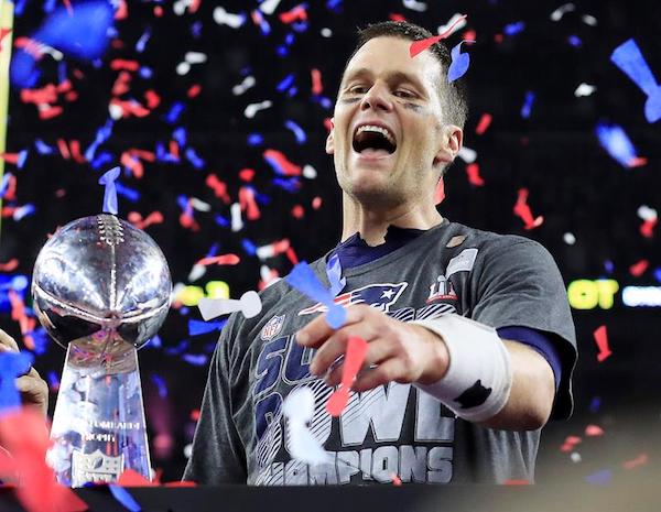 El mariscal de campo Tom Brady, estrella de los nuevos campeones del Super Bowl, los Patriots de Nueva Inglaterra,