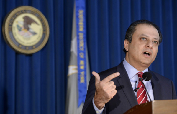 PREET BHARARA Ya ten&iacute;a en aprietos (&lsquo;entre dos y tres&rsquo; en replana boricua) a Bill de Blasio, y lo hab&iacute;a puesto contra las cuerdas luego de cinco horas de interrogatorio hace dos viernes atr&aacute;s. 