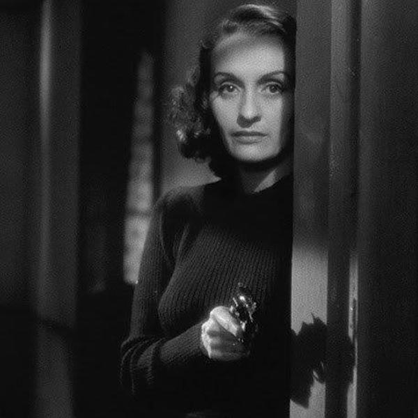 Andrea Palma en "Distinto amanecer" (1943). 