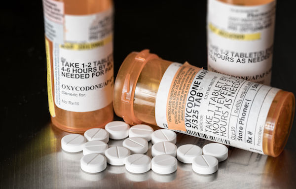 Adictos a los opioides, sea en forma de heroína o fármacos, han hecho que los condados de El Bronx, Staten Island y Queens en la Gran Manzana tengan los mayores índices de adictos y muertos en esta nueva epidemia que sacude la ciudad de Nueva York, pero que se extiende a todo Estados Unidos.