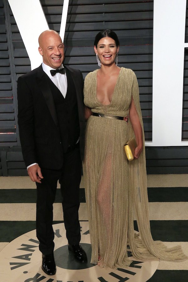 El actor Vin Diesel (i) y Paloma Jimenez (d) posan a su llegada a la tradicional fiesta de Vanity Fair tras la 89 edici&Ucirc;n de los &rdquo;scar en Beverly Hills, California (Estados Unidos) el pasado 26 de febrero de 2017.