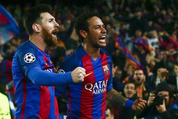 El delantero argentino del FC Barcelona Leo Messi (i) y el brasileño Neymar Da Silva (d) celebran el pase a los cuartos de final de la Liga de Campeones tras vebcer por 6-1 al París Saint-Germain en el encuentro de vuelta de octavos de final que se juegó esta noche en el Camp Nou, en Barcelona.