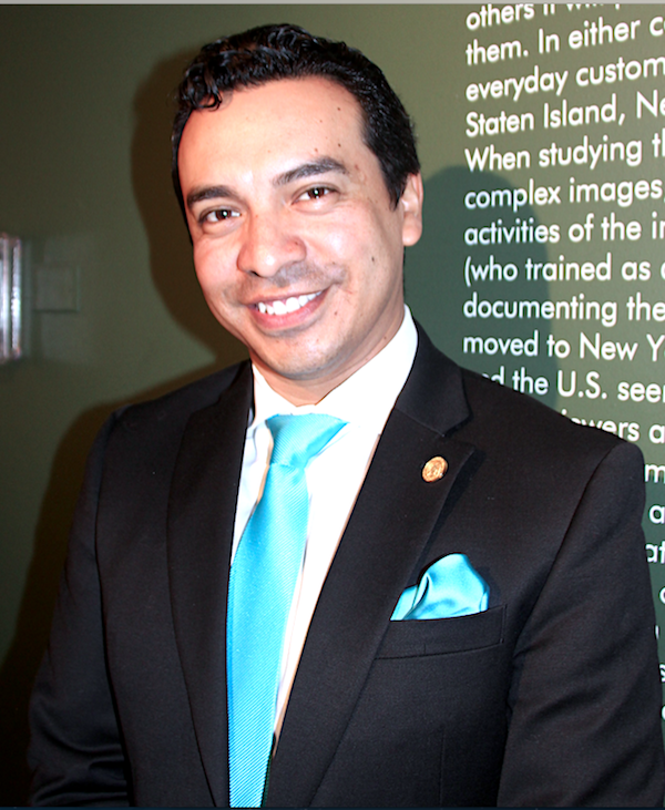 El Hon. Embajador Pablo Garc&iacute;a-S&aacute;enz, C&oacute;nsul General de Guatemala en Nueva York, es un prestigioso diplom&aacute;tico de carrera, con una importante trayectoria de servicio a su pa&iacute;s a nivel internacional y que ahora comanda con mucho entusiasmo y efectividad, los servicios consulares desde la llamada Capital del Mundo. 